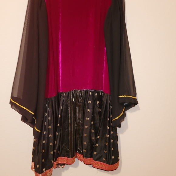 A boho dress with banarasi and a balur fabric type dress. Vantage - Picture 5 of 5